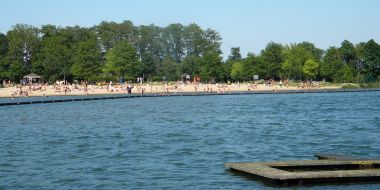 Vijver en strand De Nekker