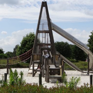 Spelen in de speeltuin